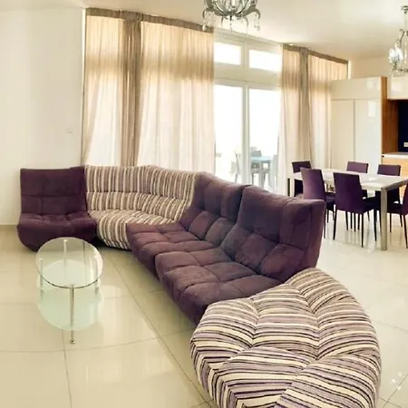Duplex Penthouse Roof Terrace & City Views * Mosta