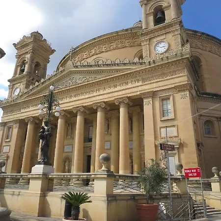 Duplex Penthouse Roof Terrace & City Views Mosta